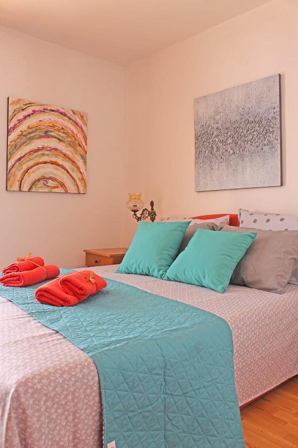 Apartments Gabriela ดริเวนิก ภายนอก รูปภาพ